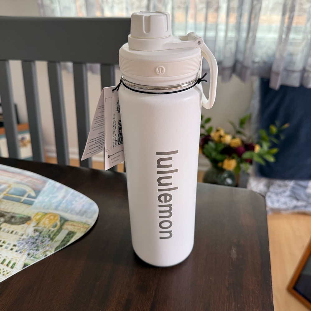 New Lululemon White 24oz Insulated Water Bottle